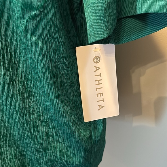 Athleta vibrant green Echo Button down top NWT - Picture 2 of 10